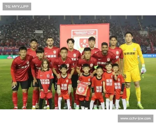 上海海港1-0客胜大连英博,实现中超三连冠伟业 上海海港1-0客胜大连英博,实现中超三连冠伟业