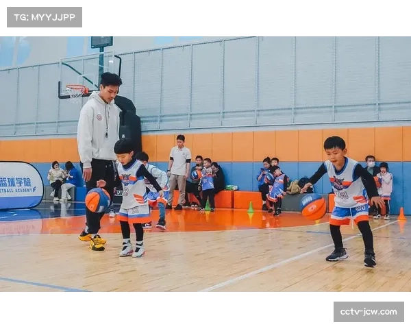 篮球训练理念的转变——青少年训练营更多引入“一打零”、“二打一”转换场景